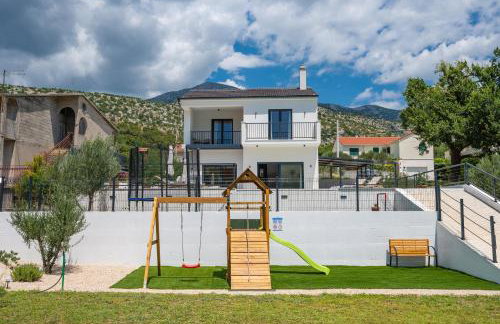 Villa Nacle with Heated Pool and Large Playground near Omis and Split - Photo 7