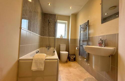 Spacious & Modern Retreat Garden Free Parking! - Foto 56