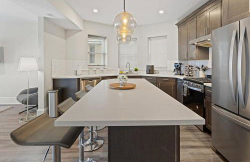 Luxurious 8BR Beach Duplex w Ocean Views - Photo 54