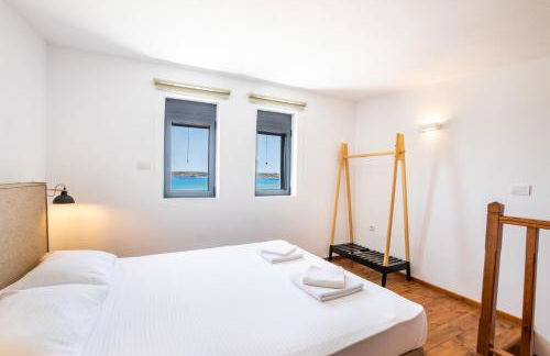 Cato Agro 3, Seafront Villa with Private Pool - Photo 19