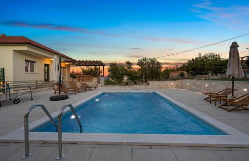 Gorgeous Home In Danilo With Wifi - Photo 2