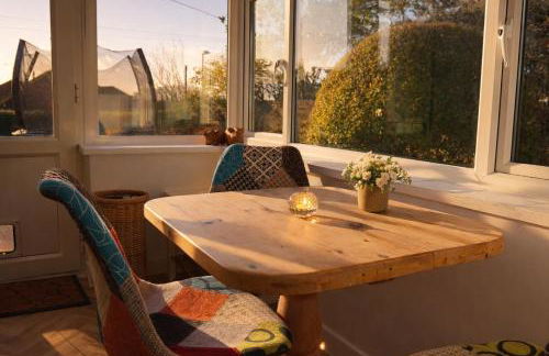 Big Group Bungalow, Sleeps 9, Perfect for Families - Photo 5