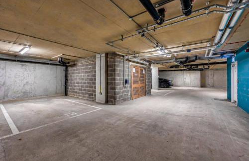 Beautiful Canal Side Apartment - City Centre - Balcony, Secure Parking, Self Check-In, Fast WiFi and Smart TV with Sky TV and Netflix by Yoko Property - Foto 24