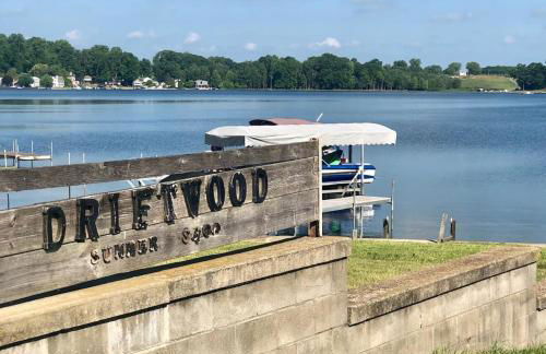 Sister Lakes Lakeside House - Sleeps 16 - Foto 37