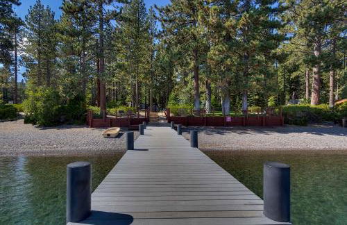 New Listing! Woodland Heights at Tahoe Park- Pet Friendly - Private Beach - Foto 16