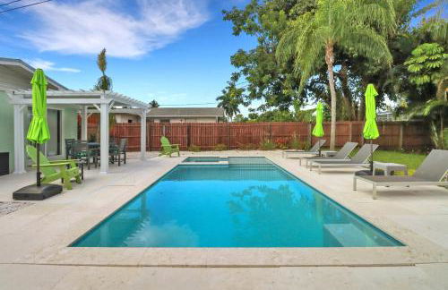 Little Beach House w/ POOL&SPA - 5 minutes to Vanderbilt Beach (Pet Friendly) - Photo 3