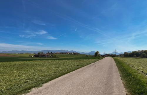 Naturnahes Familienchalet mit Garten - Wifi - Netflix - nur 15 Minuten vom Chiemsee und 35 Minuten von München entfernt - Foto 7