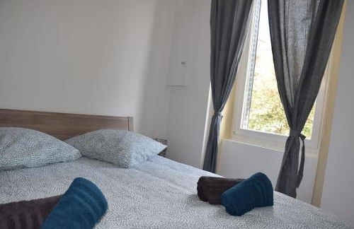 Élégant T2 à Bron, Tramway à 2min, Box Parking, 4Personnes - Foto 13