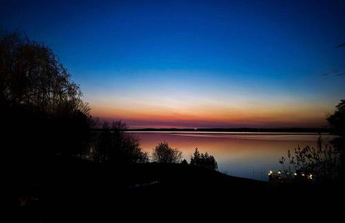 Waterfront Deck and Dock Torch Lake Home! - Foto 42