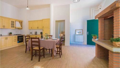 Awesome Apartment In Valnogaredo Pd - Foto 3