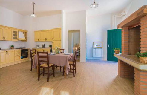 Awesome Apartment In Valnogaredo Pd - Foto 3