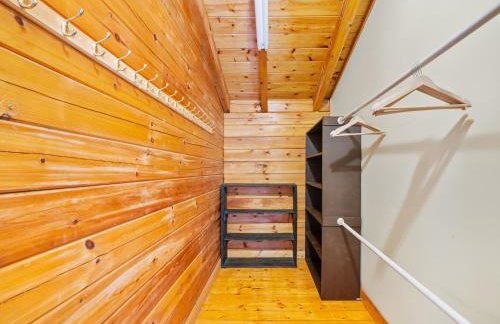 Cabin 3 Miles off I-40-hot tub-firepit-secluded better than a Hotel - Photo 8