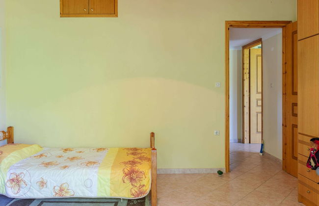 Secluded Holiday Home in Kalavrouza With Mountain Views,bbq - Foto 3