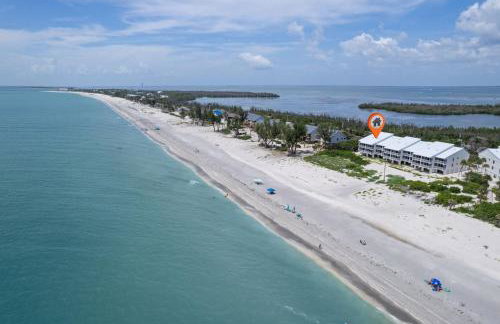 Beach Villa 2011 - Captiva One Bedroom Deluxe Beachfront Residence - Photo 19