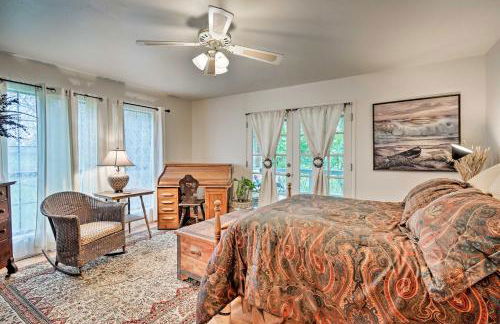 Riverfront Martindale House with 2 Covered Decks - Foto 17