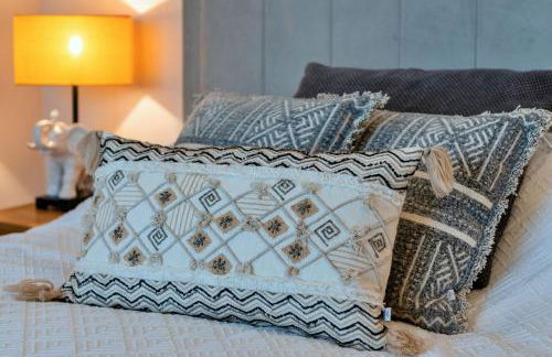 Finest Retreats - Lake View - Photo 25