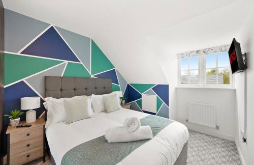 Spacious 4BR House Sleeps 8 with Free Parking, Contractor Friendly, Near Basildon Hospital & London Links - Foto 21