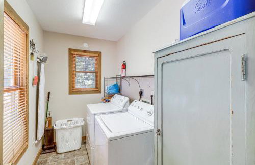 Peaceful Greers Ferry Cabin with Deck and Lake View! - Foto 29