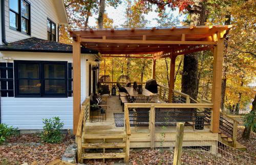 Stylish Lake Hs w/ hot tub: Walk to Blk Mtn Shops - Foto 11