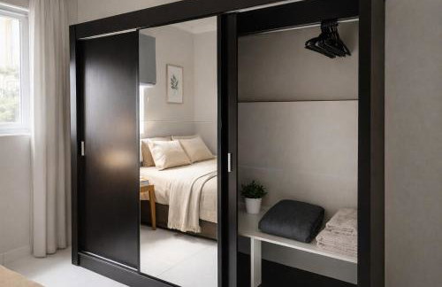 Apartamento Espaçoso e Completo com 3 Quartos - 2 Banheiros - Até 6 Pessoas - Check-in Automático 24h - Garagem Coberta - Foto 23
