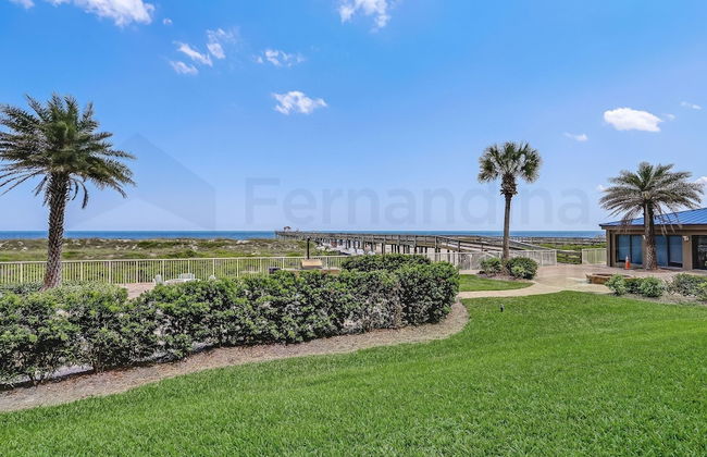 Spacious Oceanfront Condo, Easy Access to Private Fishing Pier by RedAwning - Foto 34