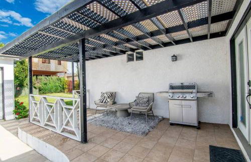 Updated 3-Bedroom LA Home with Backyard, BBQ & Family-Friendly Amenities - Photo 9