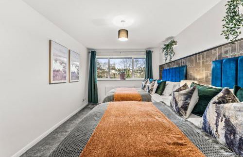 Elegant Retreat in Cheltenham - Garden & Parking Included - Foto 22