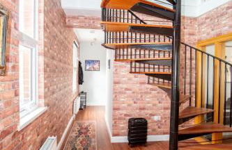 Marketplace Glastonbury - Photo 9