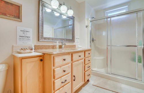 Spacious Lakefront New Auburn Home with Sunroom - Foto 18