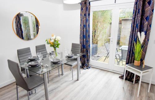 Milton Keynes 5BR Contractor house, families/ groups welcome. - Photo 2