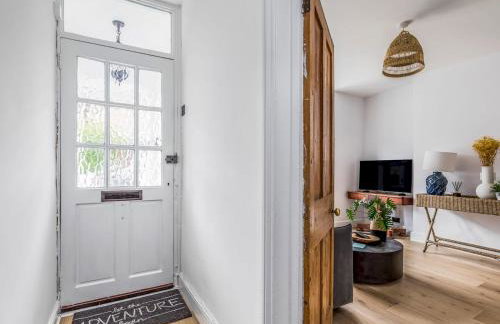 Delightful 2 Bed House a Stones Throw From Beach - Pass the Keys - Photo 8