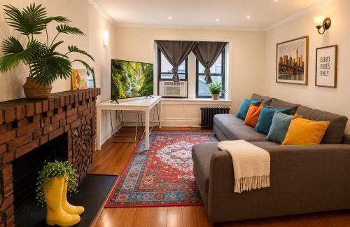 Flatiron Bright 1BR, Top Floor Walk-Up - Photo 10