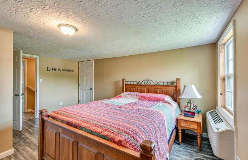 6 Mi to Lake Liberty Pet-Friendly Home with Yard - Foto 16