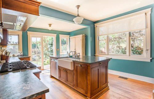 Gorgeous Eccentric Family Home with Cowboy Pool - Foto 74