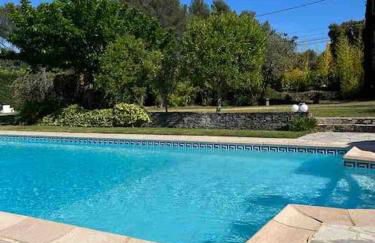 Villa Les Folies - magnifique jardin avec piscine - Foto 16