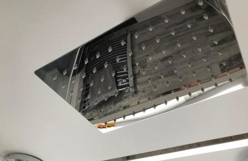 THE HIDEAWAY - LUXURY SELF CATERING COASTAL APARTMENT with PRIVATE ENTRANCE & KEY BOX ENTRY JUST A FEW MINUTES WALK TO THE BEACH, SOLENT WAY WALK, SHOPS and many EATERIES & BARS - FREE OFF ROAD PARKING,FULL KITCHEN, LOUNGE,BEDROOM , BATHROOM & WI-FI - Foto 53