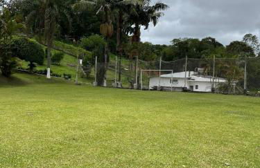 Chácara Casa Amarela - estrutura completa de lazer - ambientes elegantes e exclusivos - campo de futebol e bocha - piscina - lareiras - 10 min Rota do Vinho - Foto 73