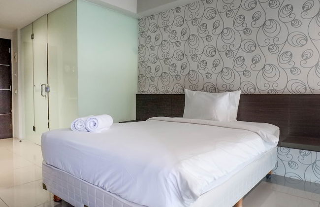 Classic Modern Studio Room Apartment at The Square Surabaya - Photo 3
