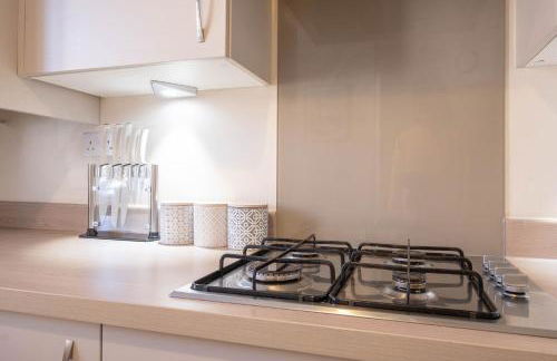 Beautiful and comfortable home away from home with free parking, fast wifi and white crisp hotel standard linen hosted by Our Home Short Stays - Photo 12