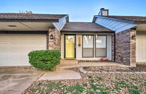 Home with Screened Porch about 10 Miles to Dtwn OKC! - Foto 24