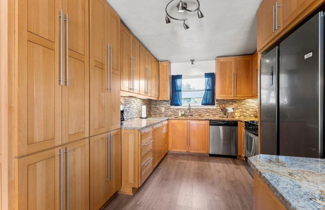 Oasis w Huge Pool & BBQ Patio - Photo 12