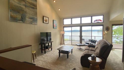 PNW MCM 155ft Private Waterfront Gem on Raft Island with Hot Tub - Foto 1