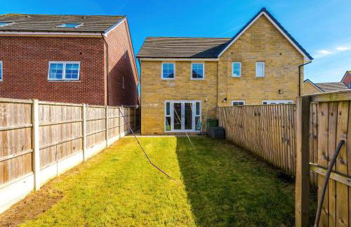 Liverpool-Halewood-Speke - NR Airport & JLR - Sleeps 8 - 5 Beds 1 sofabed 2 Bath Driveway Parking - Docks - Short 2 Long Stays - by Samina, ARZ Stays - Foto 10