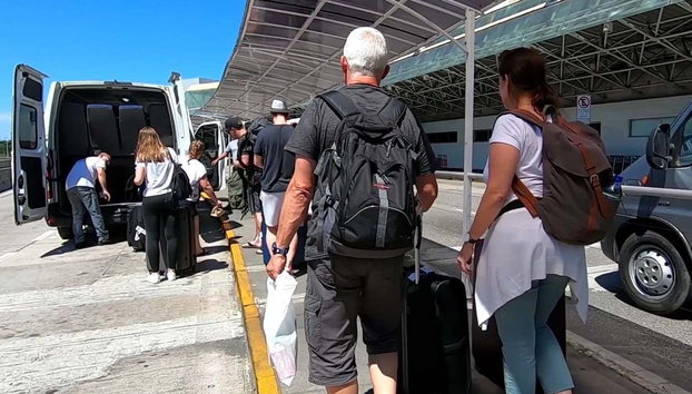 Traslado a Angra dos Reis - Foto 5, Subiendo a bordo del vehículo de traslado