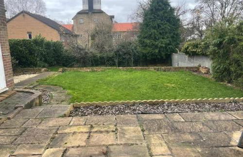 Charming House with Garden - Sleeps 6 & Parking - Foto 12