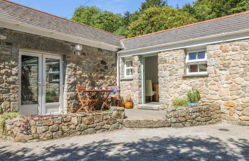 Pond Cottage - Photo 1