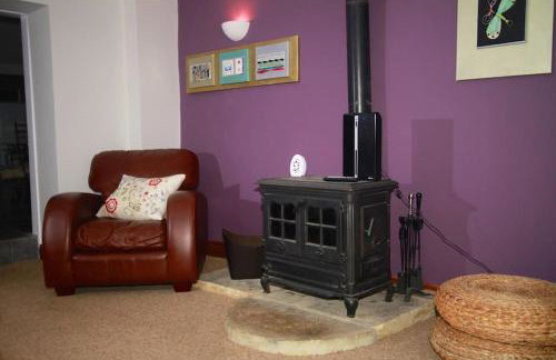 One Bedroom Character Cottage - Photo 3