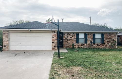 Cozy 3 Bedroom Home in Quiet Neighborhood - Photo 26