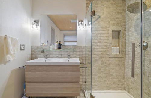 Luxurious Poconos Retreat - Hot Tub, Sauna, Games - Foto 26