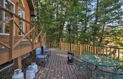 Riverfront Hungry Horse House with Large Deck! - Foto 36